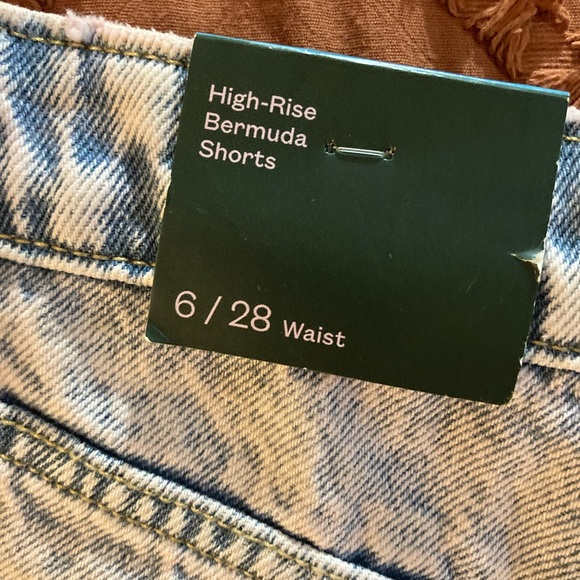 NWT Wild Fable pink acid wash, distressed, high rise bermuda jeans shorts, sz 6 - Picture 5 of 9